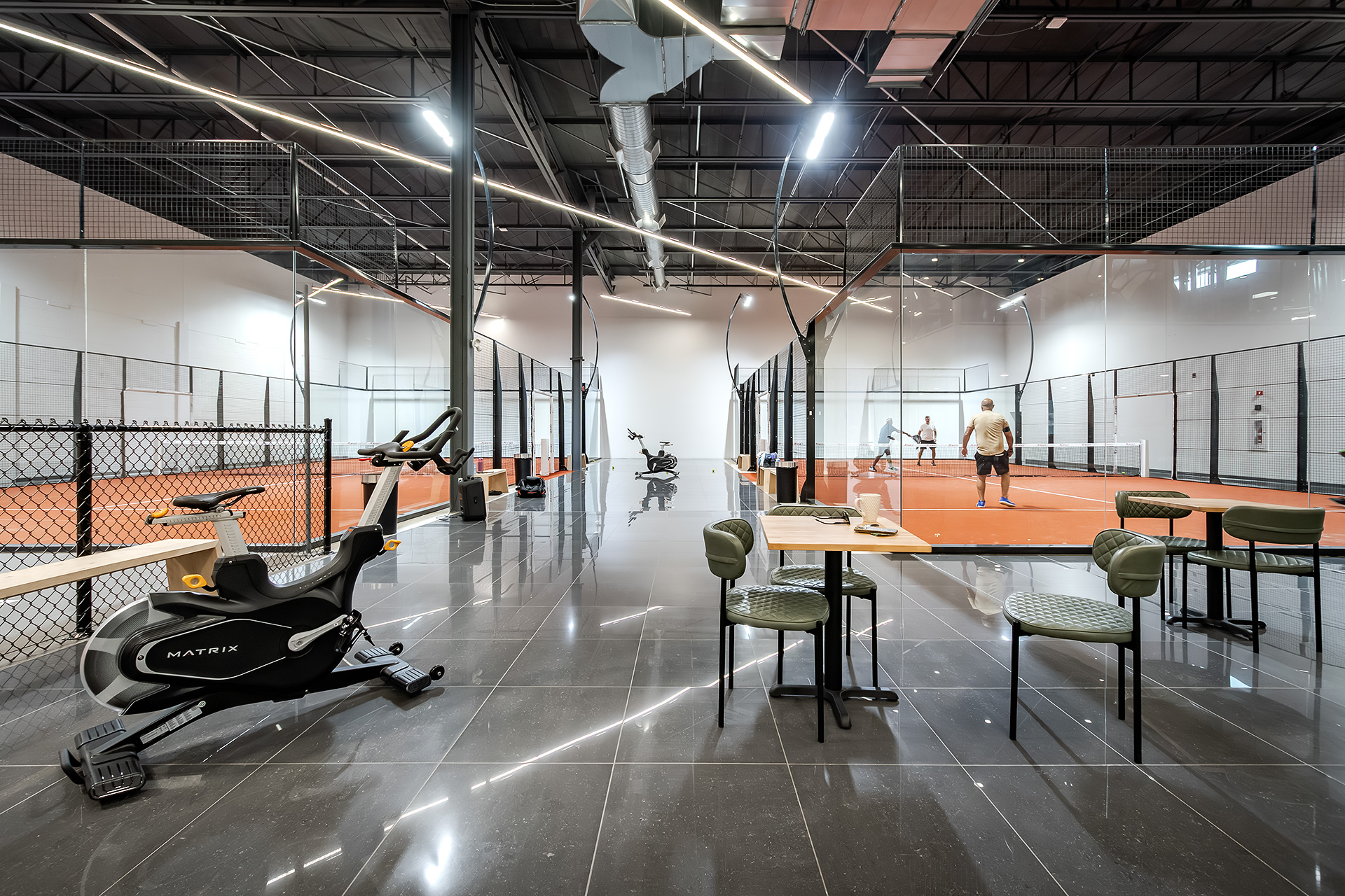Le Deuce Club: Where Sport Meets Community